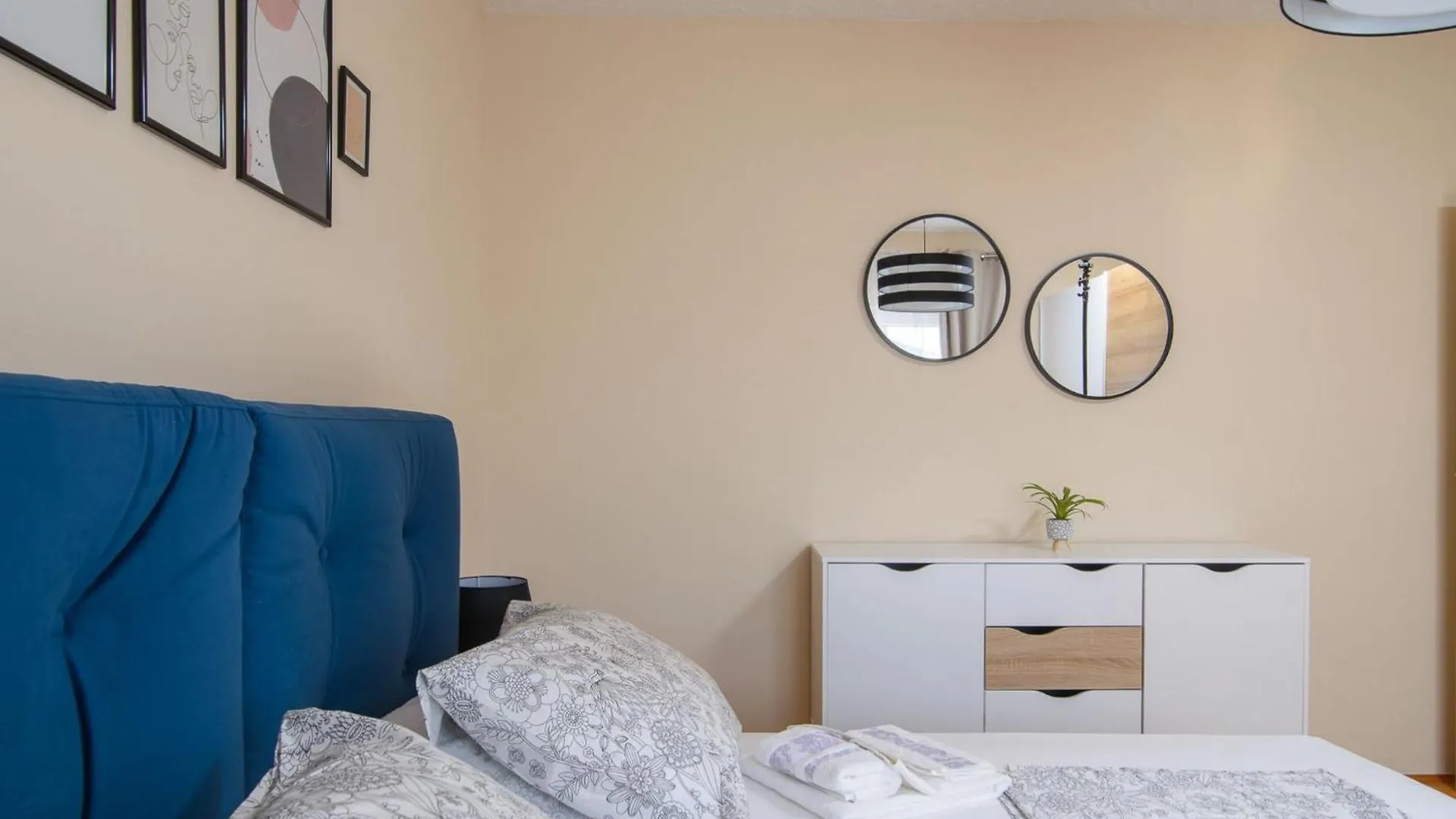 Modern Apartment Near Trogir Beach With Sea View Terrace And Lounge Area 0*,  Croatia