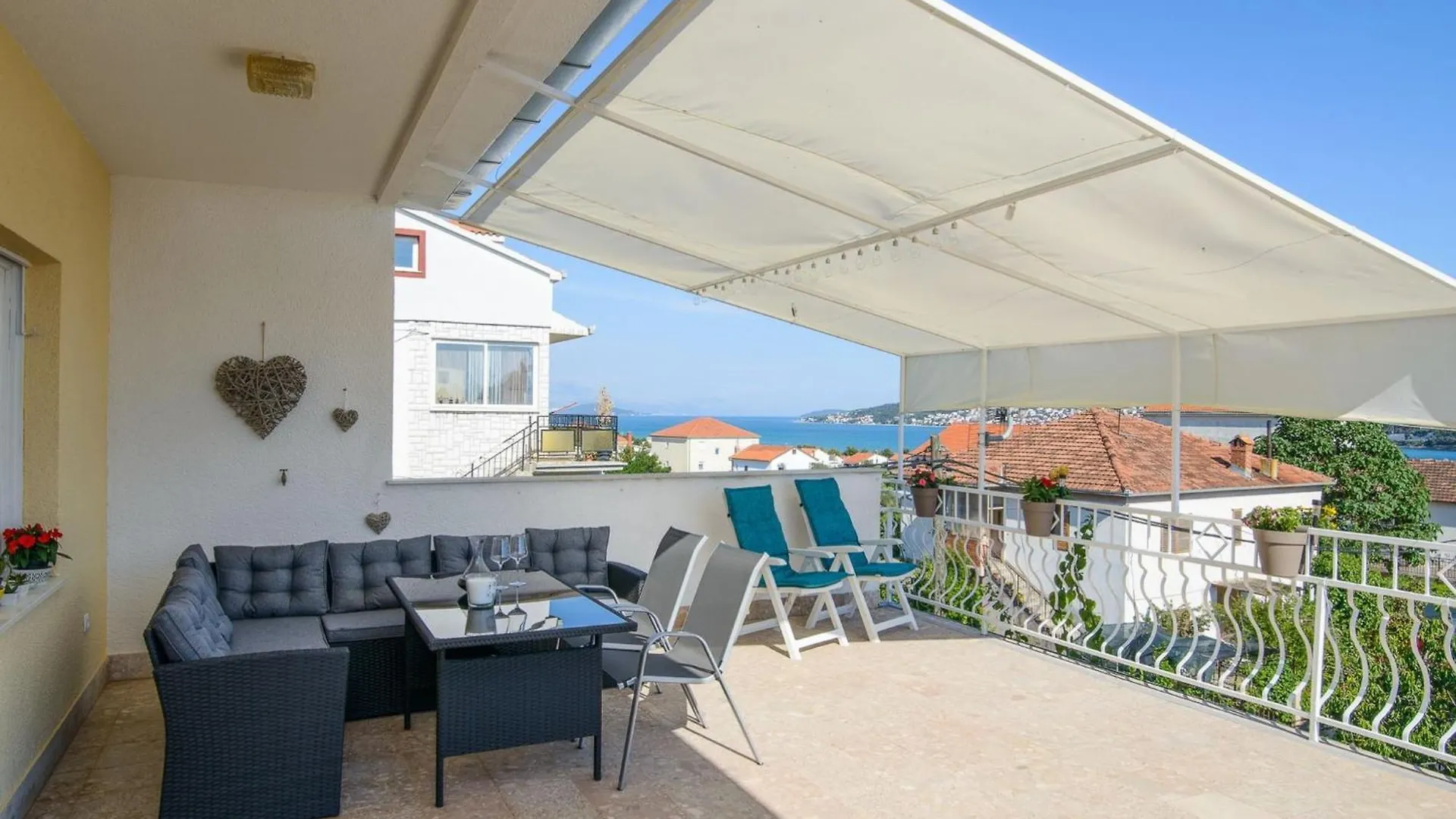 Modern Apartment Near Trogir Beach With Sea View Terrace And Lounge Area 0*,